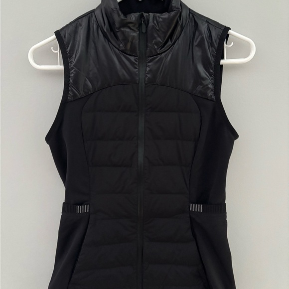 NWT LULULEMON DOWN FOR IT ALL VEST SHINE BLACK WOMENS size 4 - Picture 2 of 6
